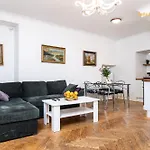 Luxury Suites - Old Town Sauna Str