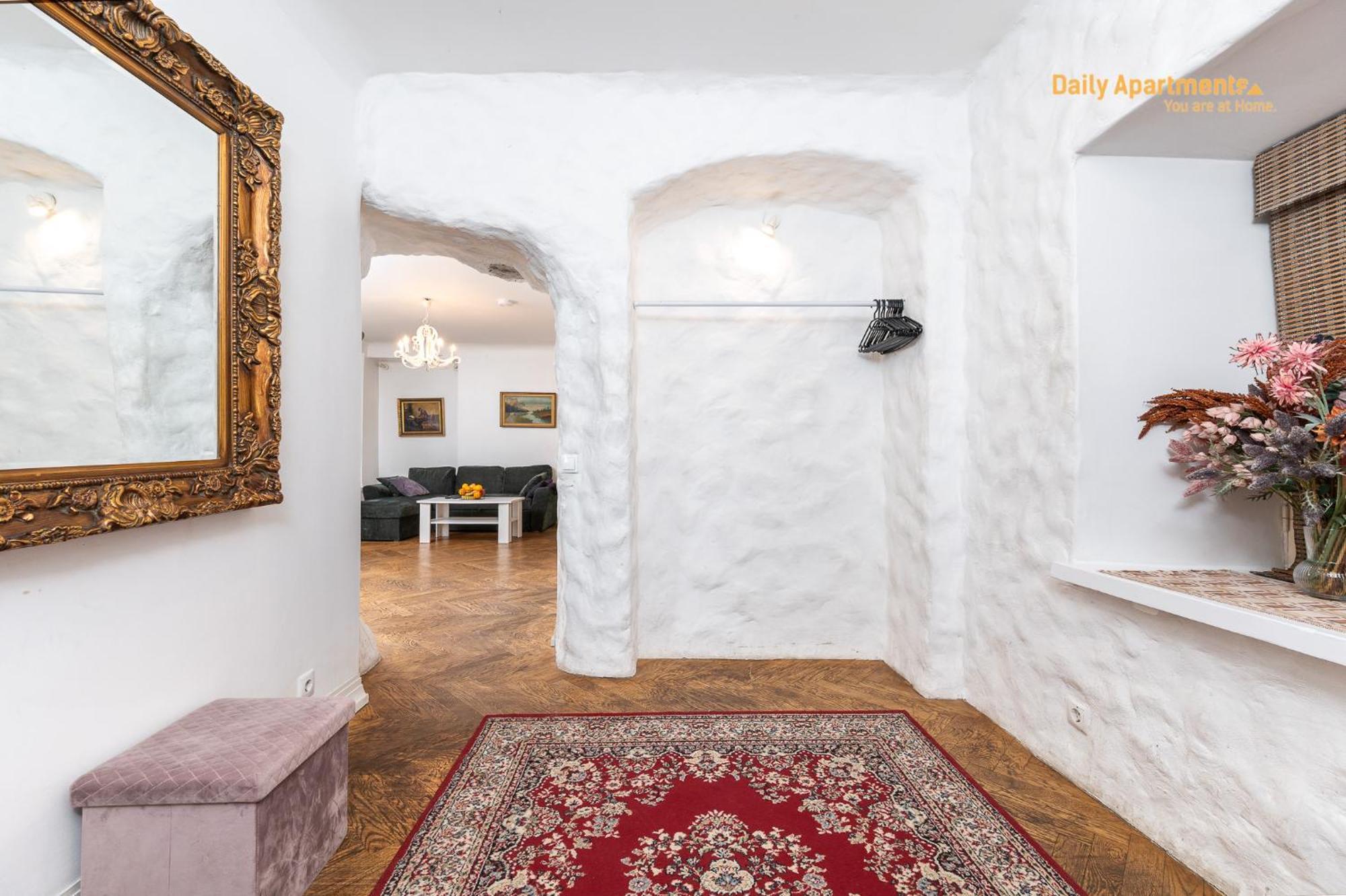 Luxury - Old Town Sauna Str * Tallinn